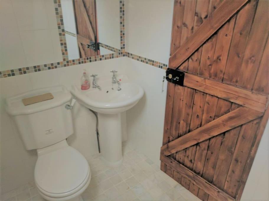 Stunning Barn Conversion Ideal For Large Families Bildeston Kültér fotó