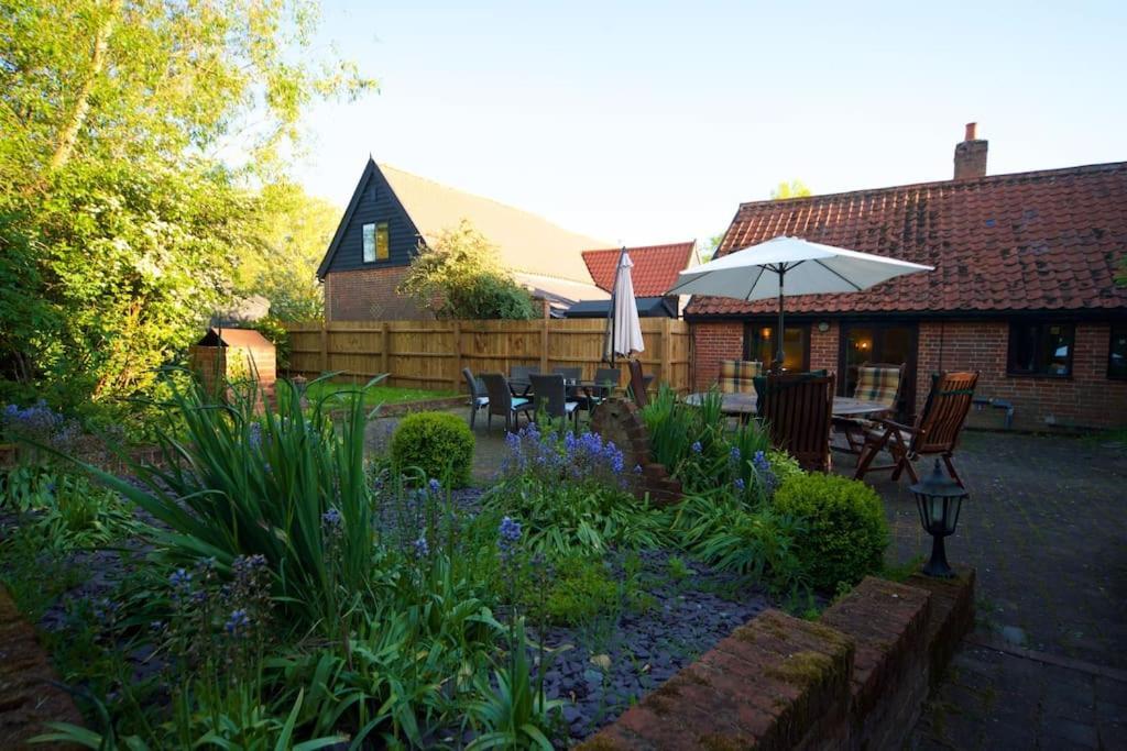 Stunning Barn Conversion Ideal For Large Families Bildeston Kültér fotó