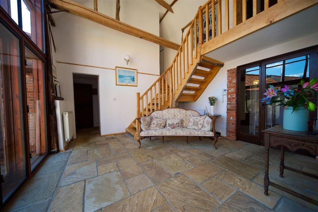 Stunning Barn Conversion Ideal For Large Families Bildeston Kültér fotó