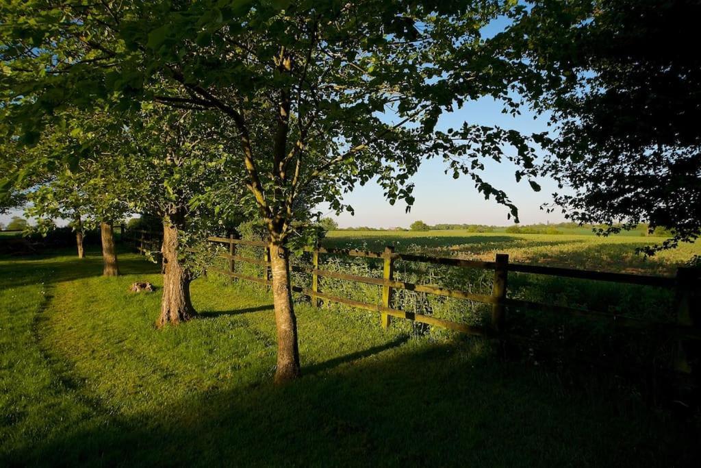 Stunning Barn Conversion Ideal For Large Families Bildeston Kültér fotó