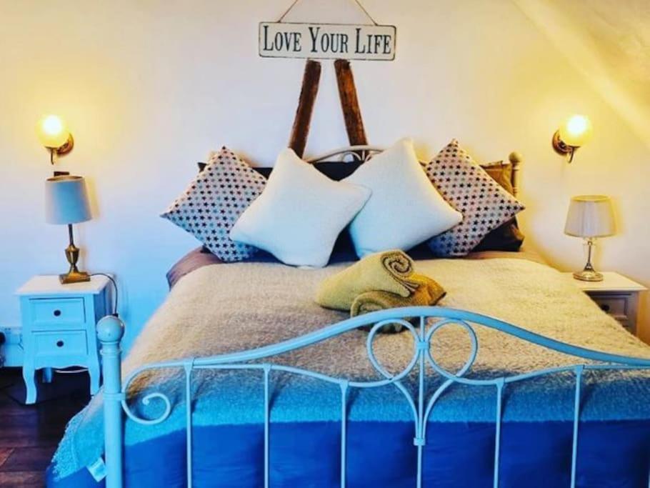 Stunning Barn Conversion Ideal For Large Families Bildeston Kültér fotó